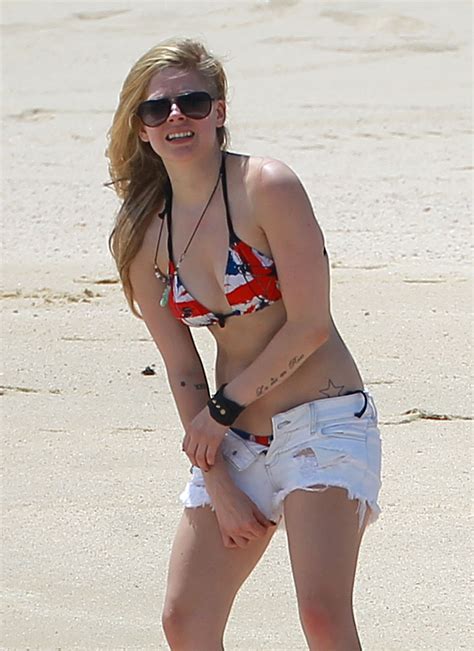 Avril Lavigne In Bikini Top At A Beach In Mexico Hawtcelebs
