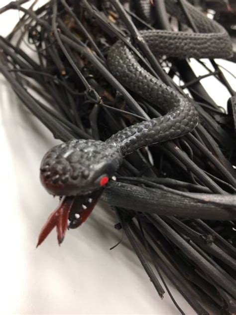 Halloween Black Serpent Creepy Snakes From Hell Wood Medusa Wreath