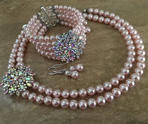 Complete Bridal Jewelry Set Pearl Necklace Bracelet Earrings Etsy Bridal Jewelry Sets Pink