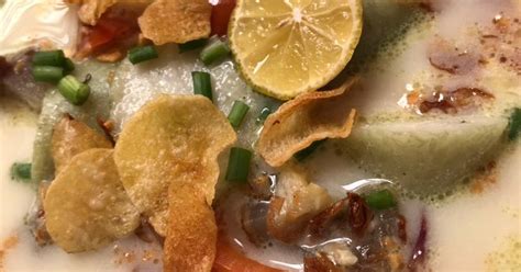 Nah, di sekitar warung lontong kupang ini kamu akan melihat deretan penjual es kelapa muda yang bisa kamu pilih untuk menemani lontong kupang enak di sini. 74 resep lontong kikil enak dan sederhana - Cookpad