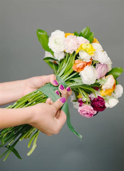How To Make A Wedding Bouquet At Home Floral Trends Diy Wedding
