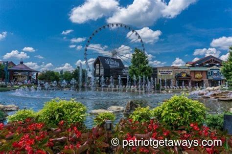 Gatlinburg Or Pigeon Forge Smoky Mountain Travel Guide