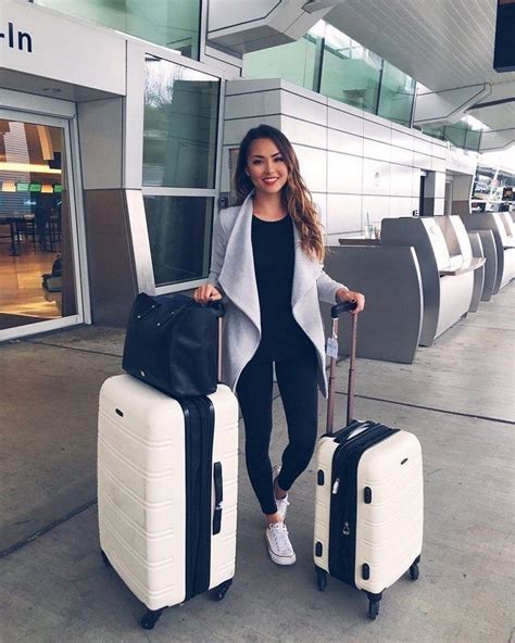 40 Airport Fashion Travel Outfits Ideas To Upgrade Your Look Page 31