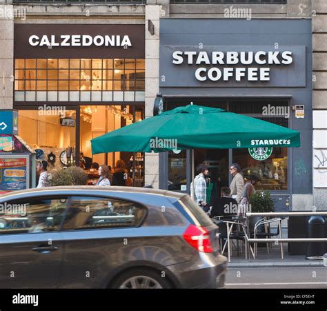 Cafetería De Starbucks Fotografías E Imágenes De Alta Resolución Alamy
