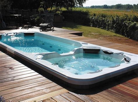 For example, a jacuzzi bath is different from a hot tub because the water is designed to be drained after use and it's not continuously heated to keep the water warm 24/7. 10 Reasons to Have Outdoor Jacuzzi Pools