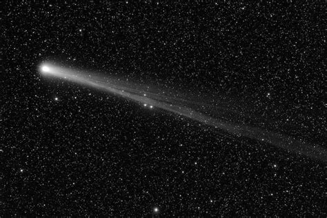 Lovejoy Une Comète Visible à Loeil Nu Feu Dans Le Ciel