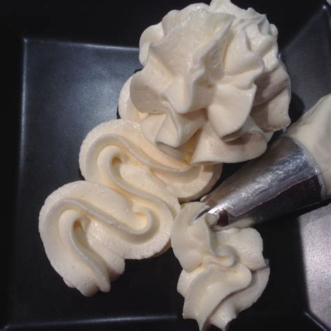 Video Small Batch Vanilla Buttercream Frosting Piping Frosting