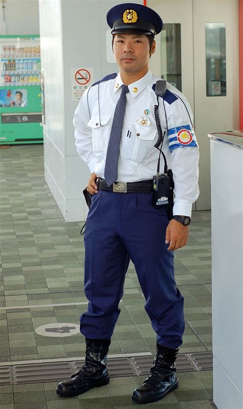 男性警察官のおしゃれなユニフォーム