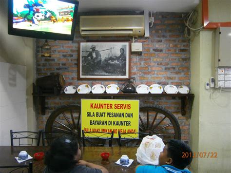 The gravy is excellent and their unlimited gravy service make it better. NOSTALGIA: Satay Kajang Haji Samuri