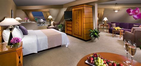 Specialty room choices include jacuzzi rooms, patio suites, jacuzzi suites and luxury suites. We are staying in the Pyramid Suite. There's a jacuzzi in ...