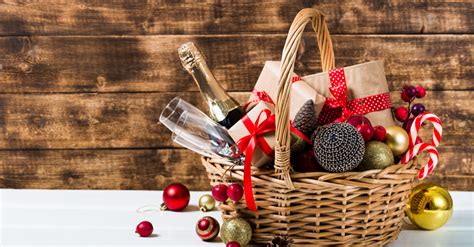 Pamper yourself a little, and experiment with new ideas that will add glamour or polish to your very own christmas wrapping. What to put in your Homemade Christmas Basket