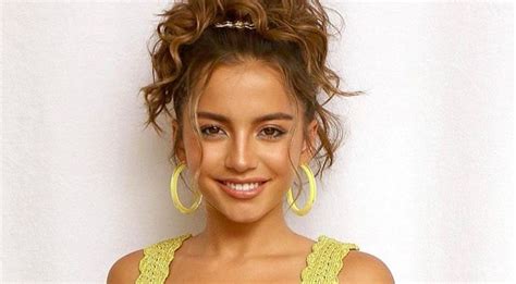 Inside Isabela Moners Life Including Her Boyfriend And Parents