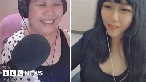 Chinese Vlogger Who Used Filter To Look Younger Caught In Live Stream