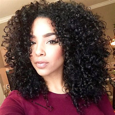 Does nyone have pictures or anything with cute hairstyles. 3b curls … | Curly hair photos, Curly hair styles naturally, Curly hair styles