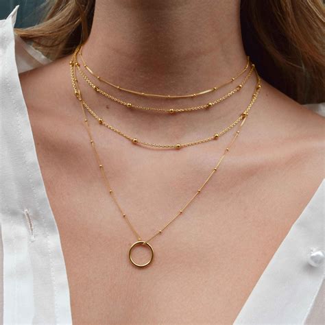 Gold Halo Pendant Necklace | Astrid & Miyu Necklaces