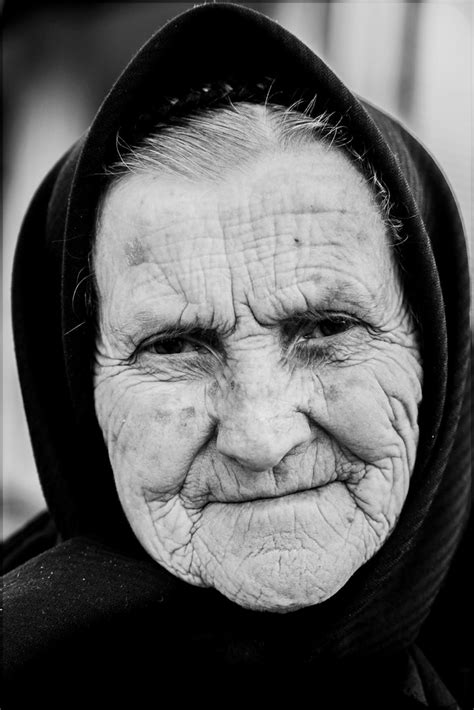 صورة امراه عجوز - المرأة العصرية
