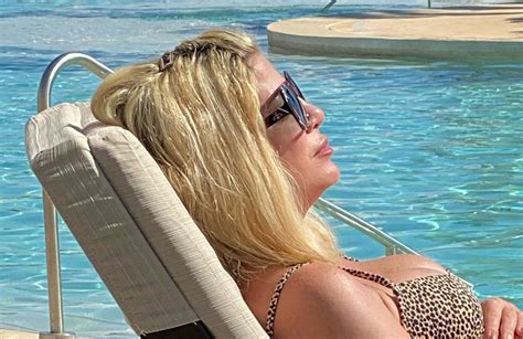 Tori Spelling Accidently Topless Telegraph