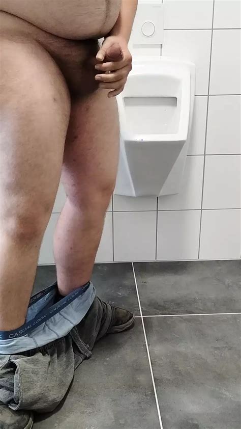 Éjaculation dans les toilettes du bureau xhamster