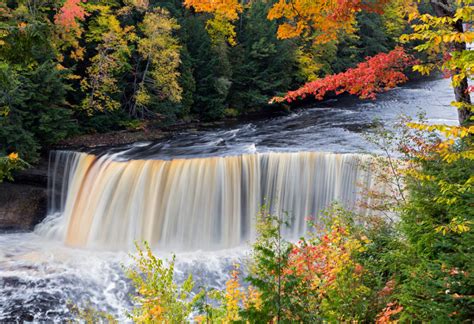 21 Best Places to Visit in October in USA: Fall Colors, Festivals & PYO
