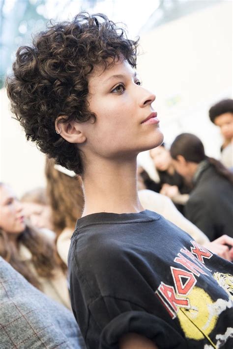 Coiffure homme tressée et dégradé à l'américaine. Coupe très courte femme - la tendance qui court - OBSiGeN