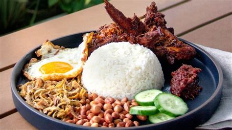 11 Best Restaurants And Stalls For Nasi Lemak In Singapore