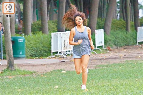 Trilingual host certified singing bowl practitioner dm for collab or: 陳偉琪操到索氣瞓身出「股惑」 - 東方日報