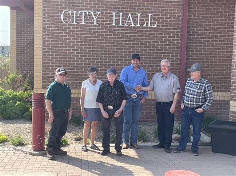 ‘Home of Layne MacGillivray’ welcome signs officially erected in