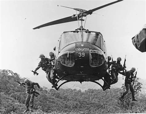 Iroquois Huey Helicopter Bell Uh 1 Vietnam War Vietnam War