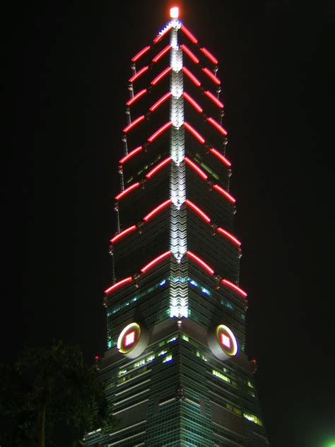 Pink 101 Taipei 101 Often Uses Different Colors At Night Flickr
