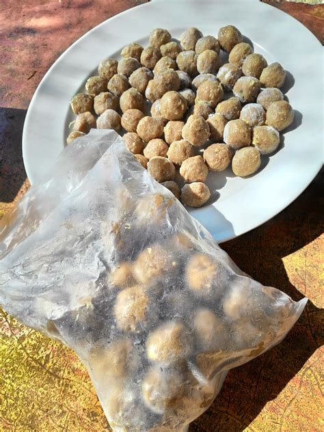 Rebus bebola tadi dalam air mendidih. Resepi bebola daging: Pembekal Bebola Daging " meatball