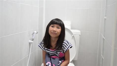 Japanese Toilet Peeing Telegraph