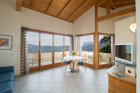 Das wohnung wie zu sehn ist nicht renoviert. Wohnungen - Ferienwohnungen Schloss-Hof Appartement - Das ...