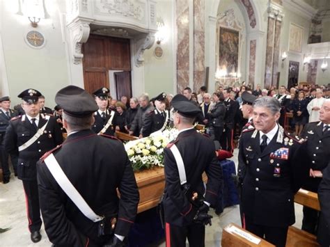 Picchetto Donore E Commozione Ai Funerali Del Carabiniere Morto Nell