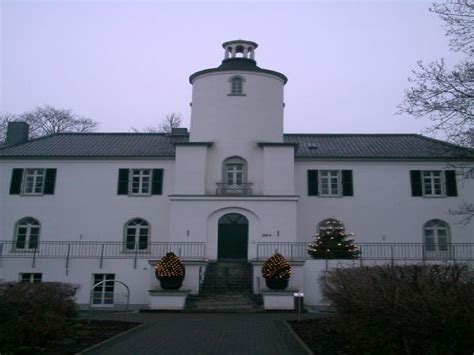 Hier kommen eher gäste auch direkt aus der stadt, anders als bei chopelin, aber es ist nicht ungemütlich. Fotos Haus Neuenhofen | 47800 Krefeld Bockum