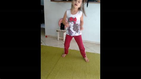 Menina De 8 Anos Dançando Música Da Mc Tati Zaqui Youtube