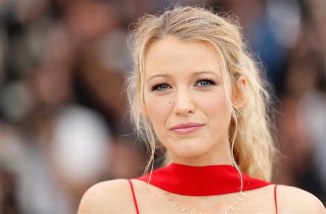 blake lively just deleted all of her instagram photos and unfollowed ryan reynolds glamour