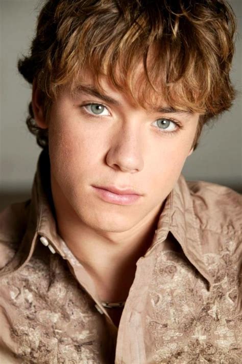 Jeremy Sumpter As Tom Henson Jeremy Sumpter Jeremy Sumpter Peter Pan