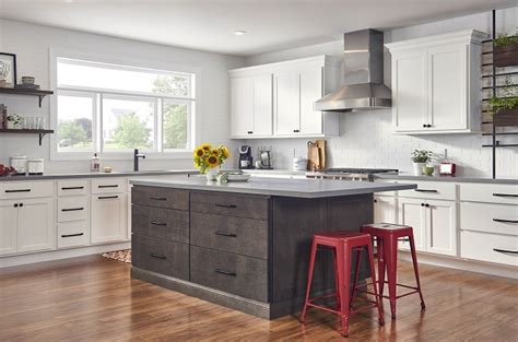 Classic wooden kitchen cabinets designs pictures Kitchen Cabinets Framingham: Wolf Classic Cabinets