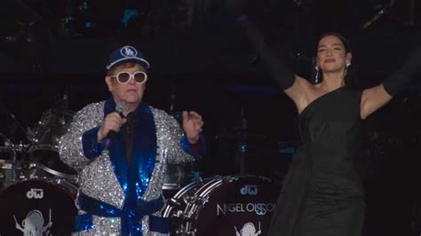 Dua Lipa Rejoint Elton John Sur Scène Pour Interpréter Cold Heart Vidéo