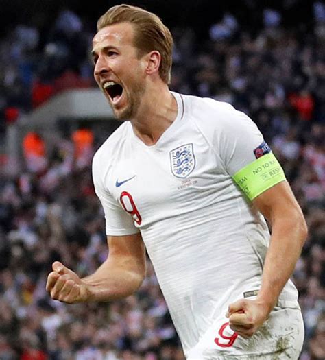 Harry edward kane mbe (born 28 july 1993) is an english professional footballer who plays as a striker for premier league club tottenham hotspur and . Harry Kane: Did you see how England star celebrated ...