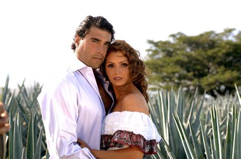 10 Reasons Eduardo Yañez Is The All Time Greatest Telenovela Hunk