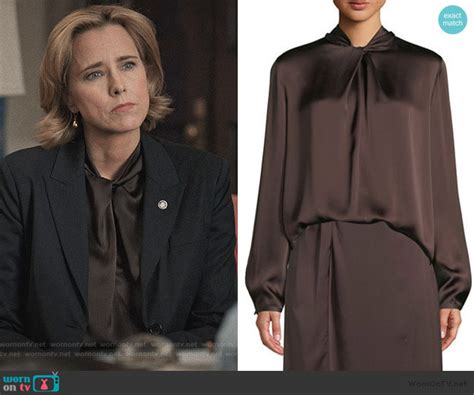 Wornontv Elizabeth’s Brown Twisted Blouse On Madam Secretary Téa Leoni Clothes And Wardrobe