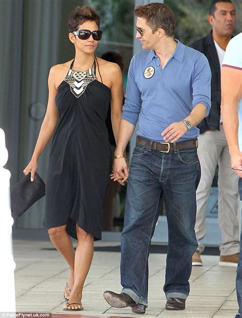 Halle Berry Enjoys A Romantic Lunch With Fiance Olivier Martinez