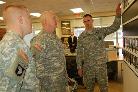 Tradoc Cg Visits Recruiters Article The United States Army