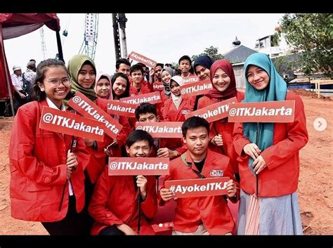 It relentlessly champions excellence and vigorously undertakes. JGU | Potret keceriaan mahasiswa ITKJ pada acara Groundbreaking Ceremony of ITKJ Campus ...
