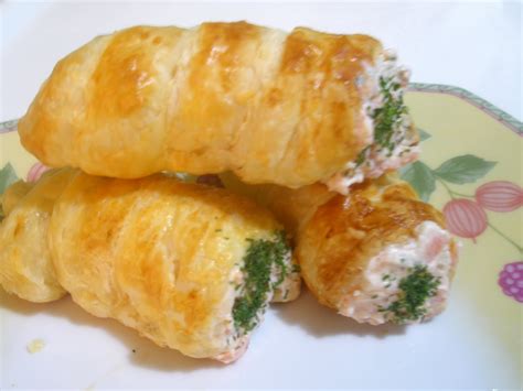 Cannoli salati ripieni di salmone finalmente sono riuscita a trovare un piccolo momento di pausa,pensavo oggi di non riuscire a fare in tempo a pubblicare una nuova ricetta. Setteveli's Blog: CANNOLI SALATI RIPIENI DI SALMONE