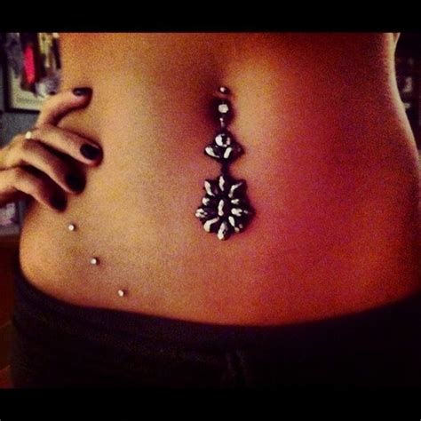 I Don T Really Like The Huge Belly Button Piercing But I Love The Hip