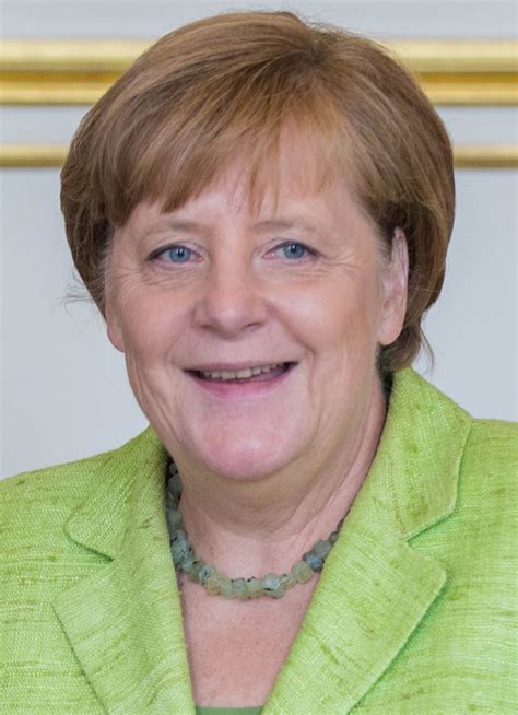 Trained as a physicist, merkel entered politics after the 1989 fall of the berlin wall. Angela Merkel — Wikipédia