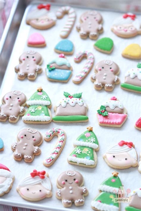 When using icing for decoration, it should be thicker than the icing you used to flood your cookies. Simple Mini Christmas Cookies Decorated with Royal Icing ...