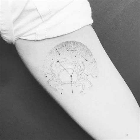 Cancer sign tattoos cancer crab tattoo horoscope tattoos zodiac sign tattoos zodiac signs bracelet tatoo bracelet maori bracelet bras tribal bracelets. Nenhuma descrição de foto disponível. | Geometric tattoo ...